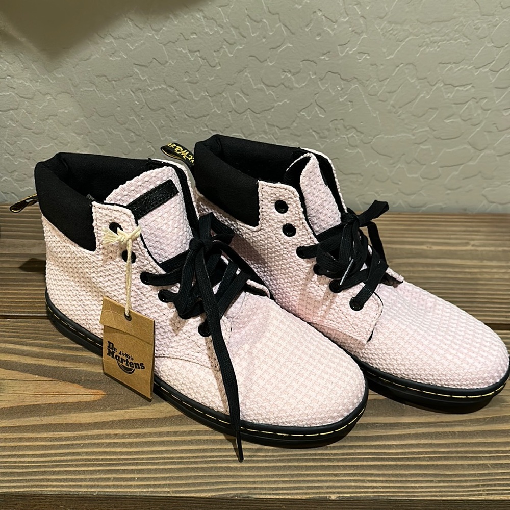 Doc Martens Pink textured with bouncing soles women’s 8 Brand New
